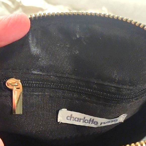 CHARLOTT RUSSE Sleek Black Crossbody Bag with Tassel - Picture 5 of 7